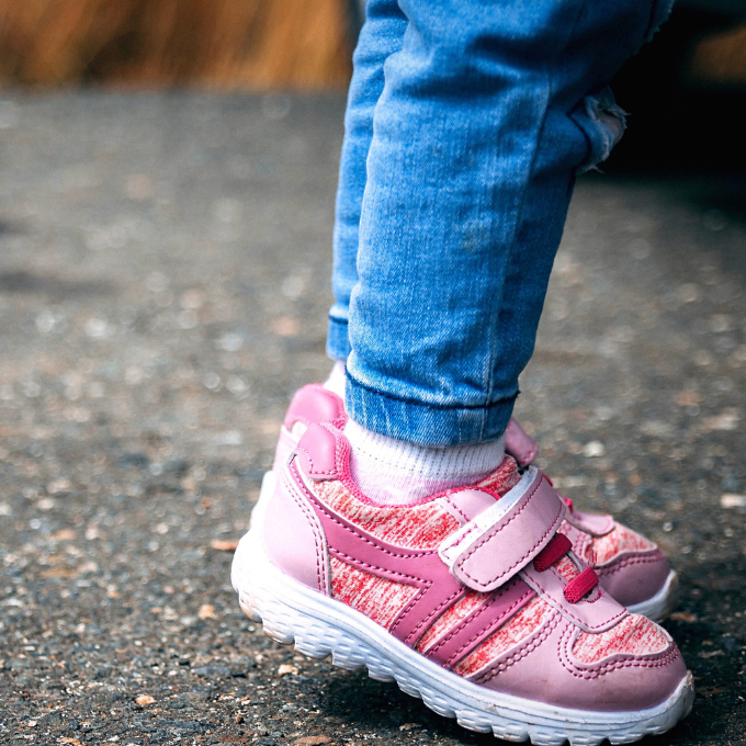 zapato-con-cierre-de-velcro