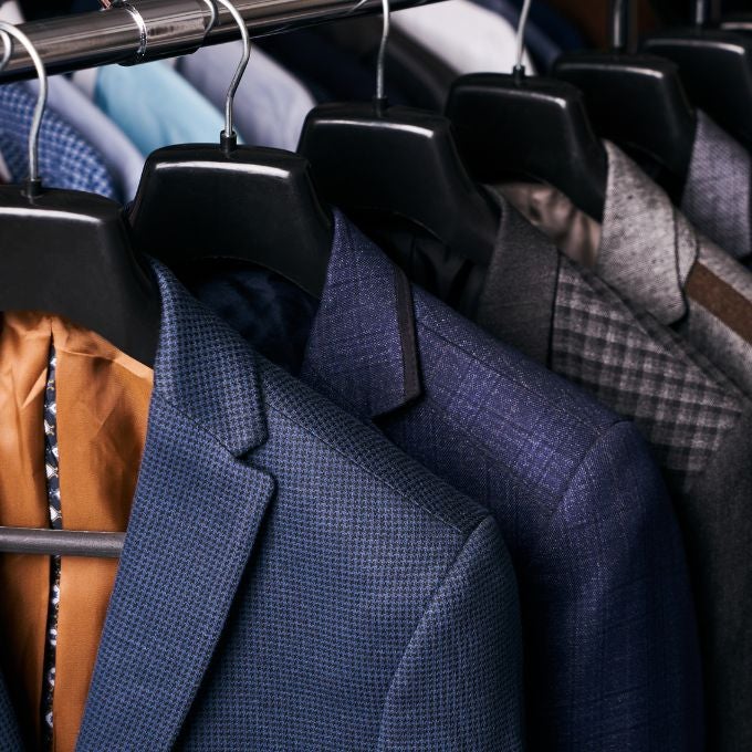 Costumes sur cintres