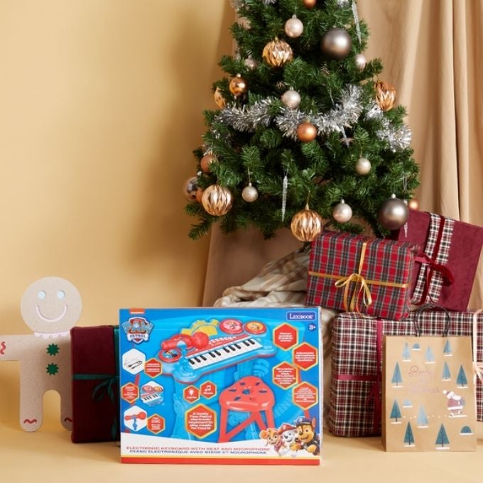 Jouets en dessous d'un sapin