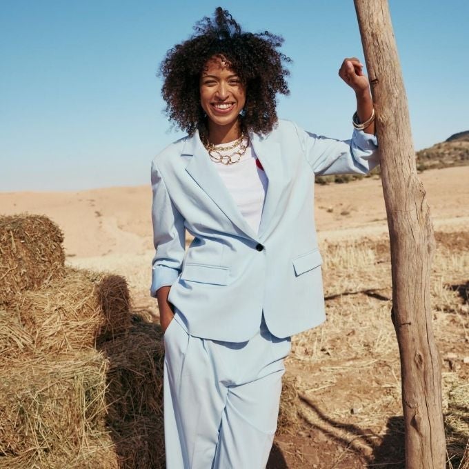 tenue de ceremonie avec une veste ou un blazer