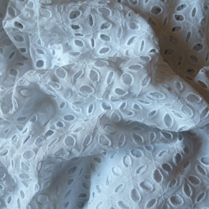 Robe broderie anglaise cérémonie printemps 2026