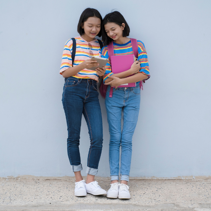estudantes-de-jeans